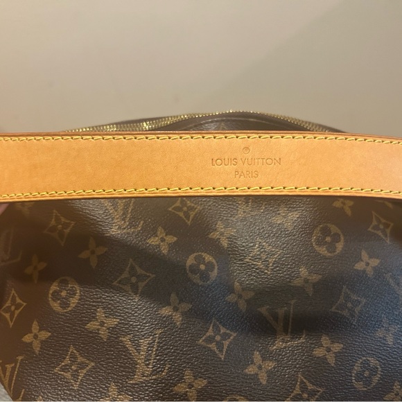 Louis Vuitton Berri PM bag Authentic - Picture 4 of 16